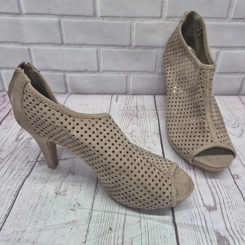 Madden Girl Taupe Perforated Peep Toe Booties Back Zip Stiletto Heels Size 7